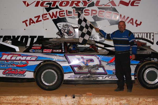 Tazewell%20Late%20Model%20winner,%20Scott%20Sexton%20victory%20lane.jpg